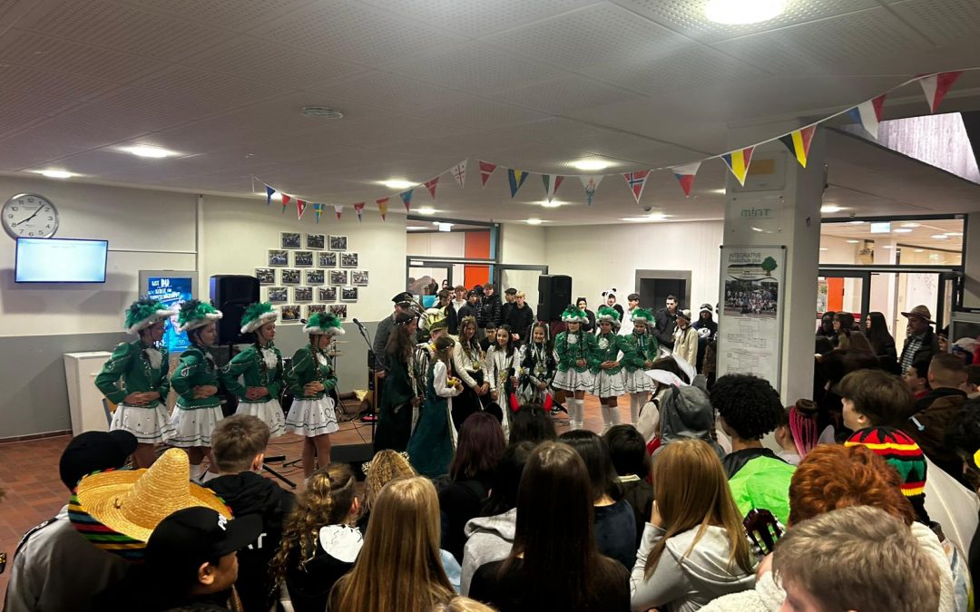 Karnevalsfeier am IRSP Konrad-Adenauer in Vallendar er&ouml;ffnet durch Kinderprinzenpaar