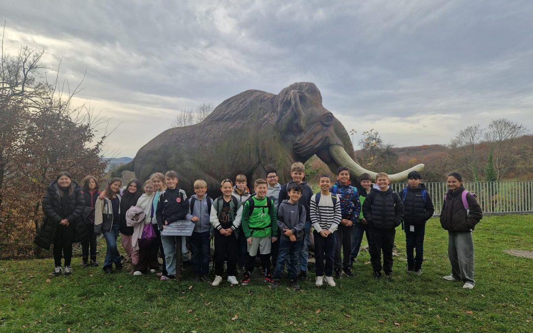 Faszination Steinzeit: Exkursion der 5. Klassen der Integrativen Realschule plus Vallendar ins Schloss Monrepos